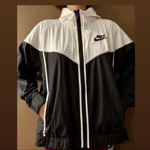 Nike windbreaker (BRAND NEW)